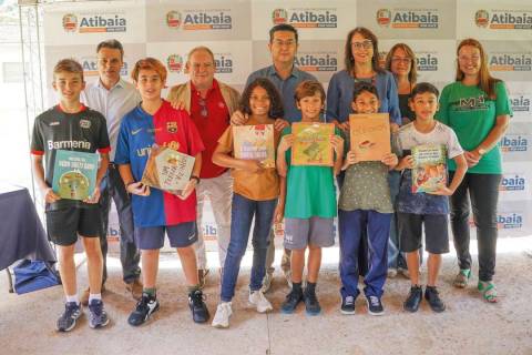 Alunos da rede municipal medalhistas em olimpíadas de matemática recebem premiação da Prefeitura de Atibaia