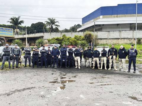 PRF COM APOIO DO 1º BAEP DE CAMPINAS E GCMs DE MAIRIPORÃ, CAIEIRAS E FRANCO DA ROCHA APREENDEU 12 KG DE MACONHA NA FERNÃO DIAS