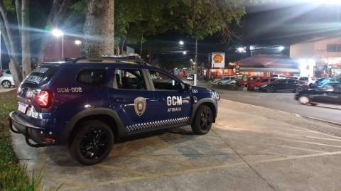 GCM de Atibaia recupera veículos roubados e prende foragido por tráfico de drogas