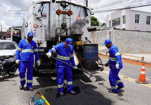 Atibaia registra avanços nos serviços de tapa-buraco e roçada em 2025