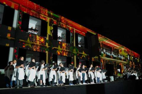 Cantata “Vozes que Educam com Amor” emocionou Atibaia com coral de 300 alunos da rede municipal