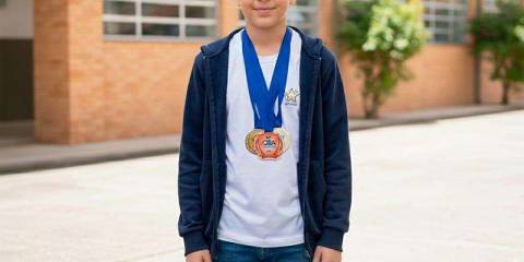 Cerimônia Alunos Destaques 2025 homenageia 347 estudantes da rede municipal de Atibaia