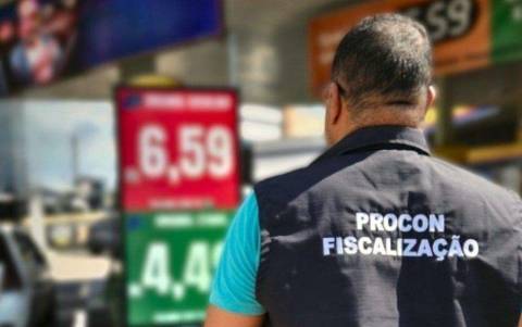 PROCON de Atibaia realiza ação orientativa e monitoramento de preços de combustíveis no município