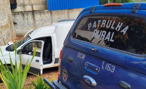 GCM de Atibaia recupera carro furtado em Bragança