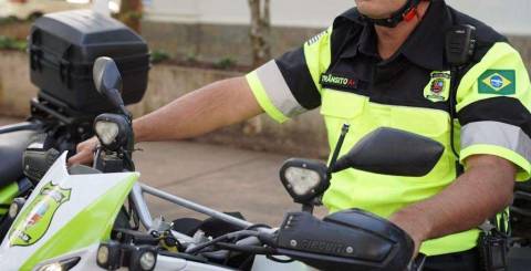 Atibaia entrega uniformes e motos para agentes de trânsito