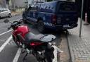 GCM de Atibaia apreende drogas e recupera moto furtada