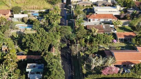 Prefeitura de Atibaia aciona garantia e realiza reparos na Av. Carvalho, no Vitória Régia