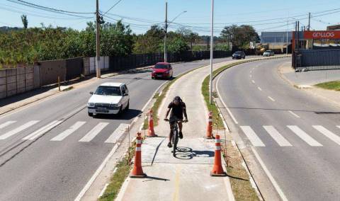 Atibaia recupera ciclovia e calçadas da Av. Jerônimo de Camargo