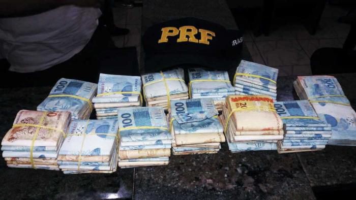 PRF APREENDE 120 MIL REAIS NA FERNÃO DIAS