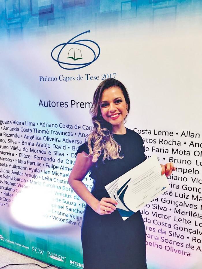 JULIANA CARVALHO RECEBEU PRÊMIO EM BRASÍLIA