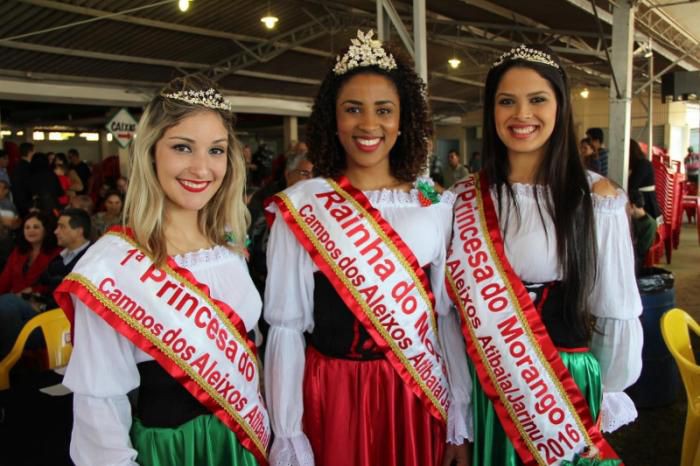 Cultura do morango é ressaltada na abertura da festa nos Aleixos