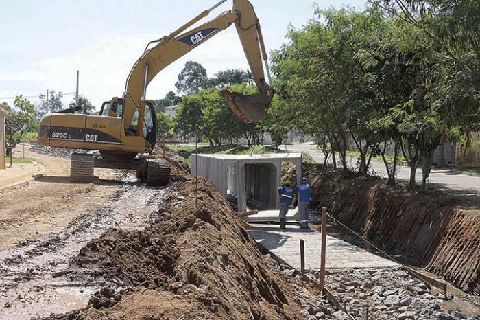 Obras de canalização em trechos do Córrego da Figueira, no Jardim Paulista, estão em ritmo acelerado