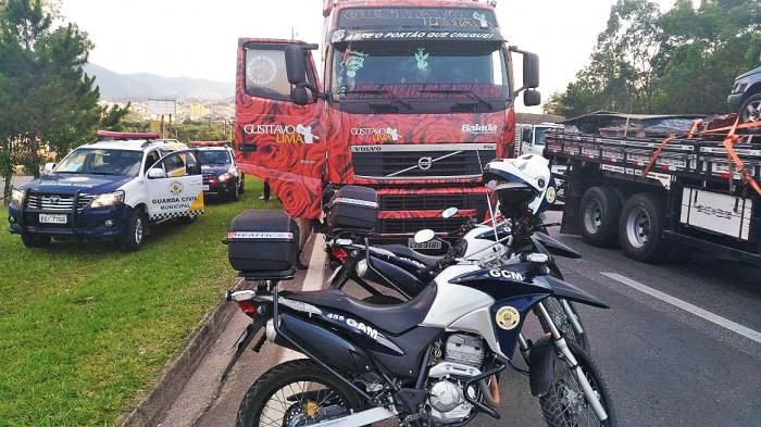 CARRETA ROUBADA DO CANTOR GUSTTAVO LIMA FOI RECUPERADA EM ATIBAIA POR FORÇAS POLICIAIS