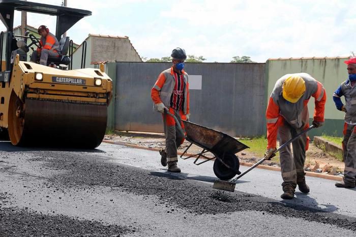 Obras de asfalto continuam no bairro Ressaca