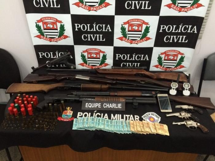 Suspeito de alugar armas é preso com arsenal em casa em Atibaia