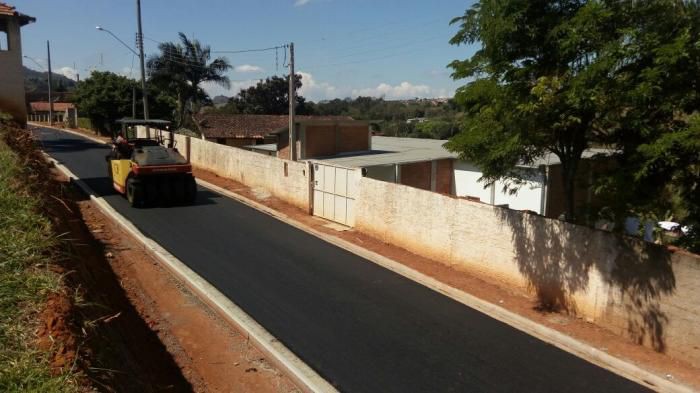 PAVIMENTAÇÃO NA RUA BENTO SOARES, NO TANQUE, DEVERÁ SER CONCLUÍDA HOJE, DIA 26 DE SETEMBRO