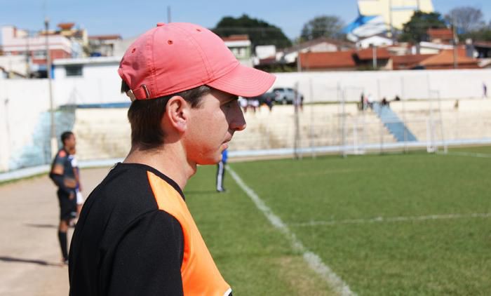 TÉCNICO WILLIAM BATISTA COMEMORA VITÓRIA DO ATIBAIA SOBRE O BRAGANTINO