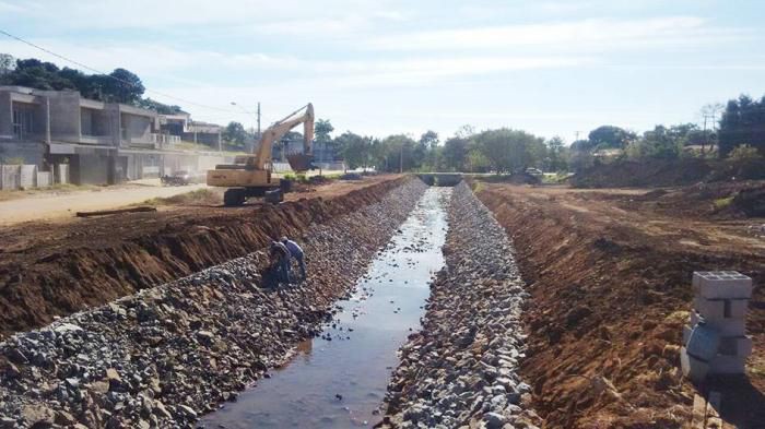 CANALIZAÇÃO DE CÓRREGO NO JARDIM DO LAGO