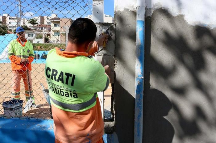 Zeladoria Municipal da Prefeitura conta com apoio de homens do Centro de Ressocialização Atibaia