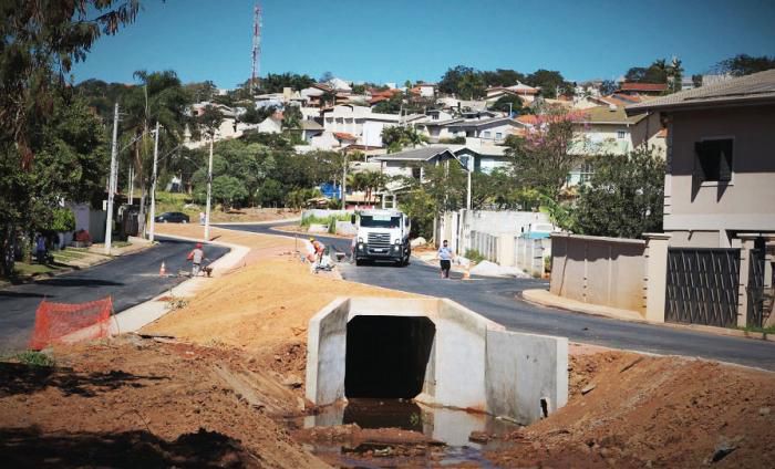 Em fase de finalização dos serviços, canalização de trecho do Córrego da Figueira evita erosão e inundações