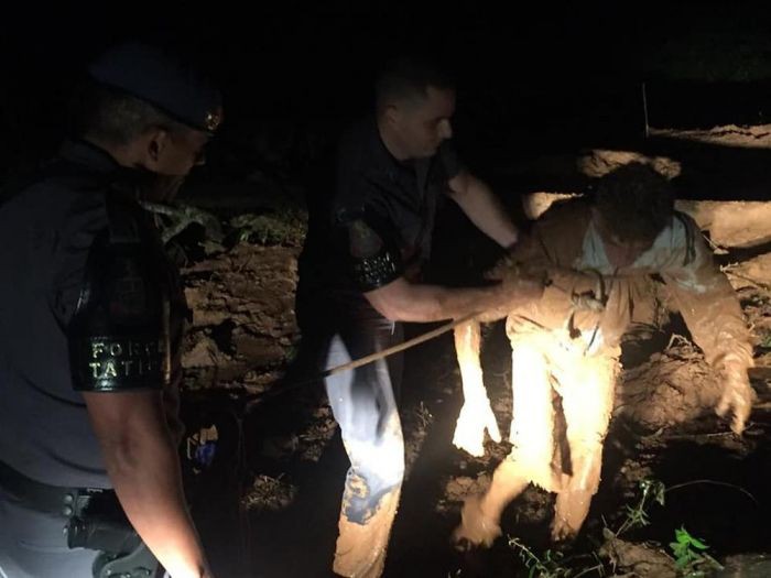 POLÍCIA MILITAR RESGATA HOMEM APÓS SER SOTERRADO EM ATIBAIA