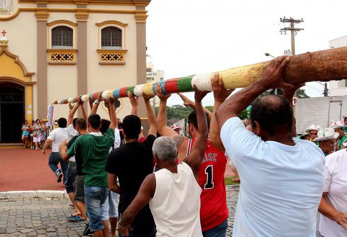 Ciclo Natalino de Atibaia se encerra neste domingo com descimento dos mastros