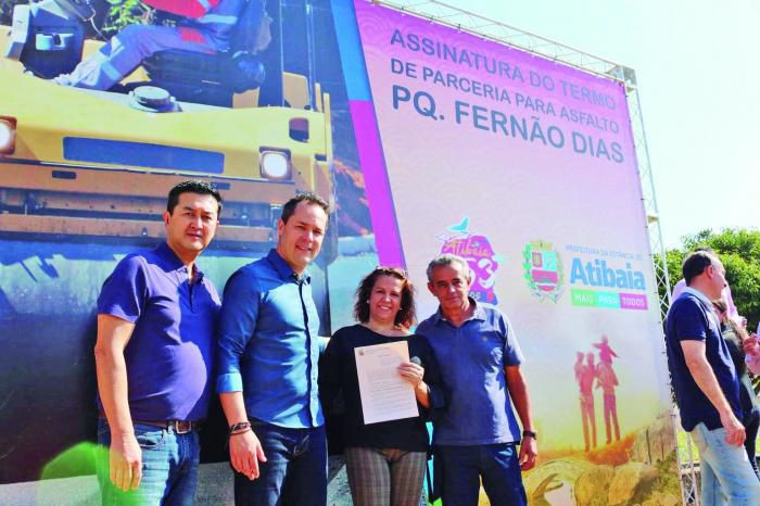 Parceria entre Prefeitura de Atibaia e moradores leva asfalto ao Parque Fernão Dias, Jardim Centenário e Estância Brasil