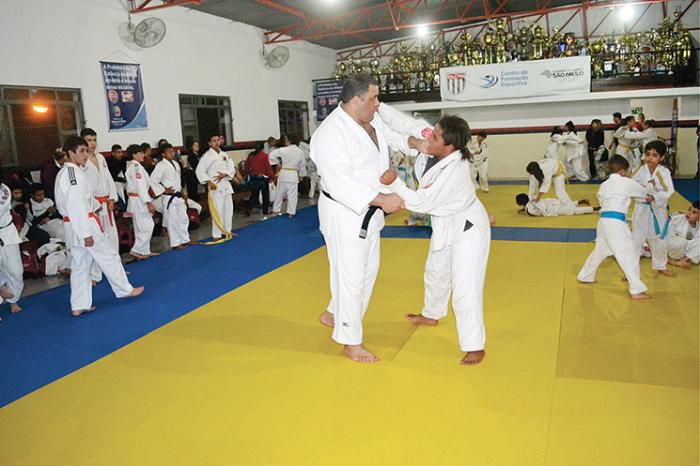 Judô de Atibaia executou novos testes físicos e recebeu atleta olímpico