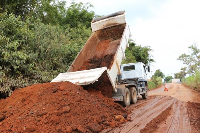 ESTÃO EM ANDAMENTO AS OBRAS PARA O TÉRMINO DA PAVIMENTAÇÃO DA ESTRADA DA USINA