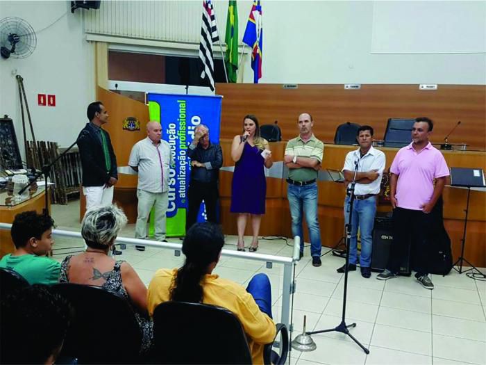 Presidente Roberta Barsotti prestigiou palestra sobre Comunicação na Câmara de Bom Jesus dos Perdões