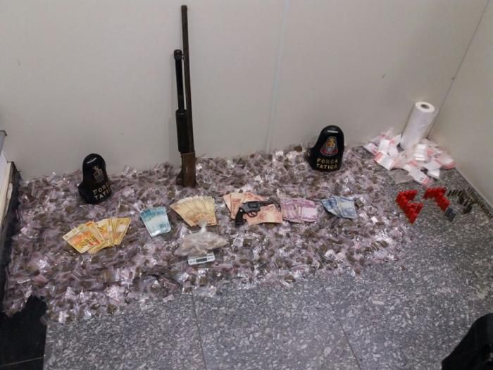 2º PELOTÃO DE FORÇA TÁTICA ESTOURA DEPÓSITO DE DROGAS EM ATIBAIA