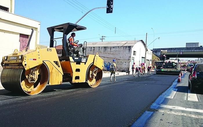 Asfalto em diversos bairros da cidade