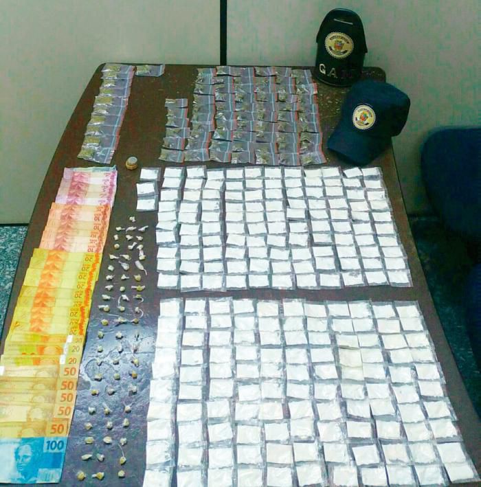 GUARDA CIVIL MUNICIPAL APREENDEU GRANDE QUANTIDADE DE DROGAS E PRENDEU UM HOMEM