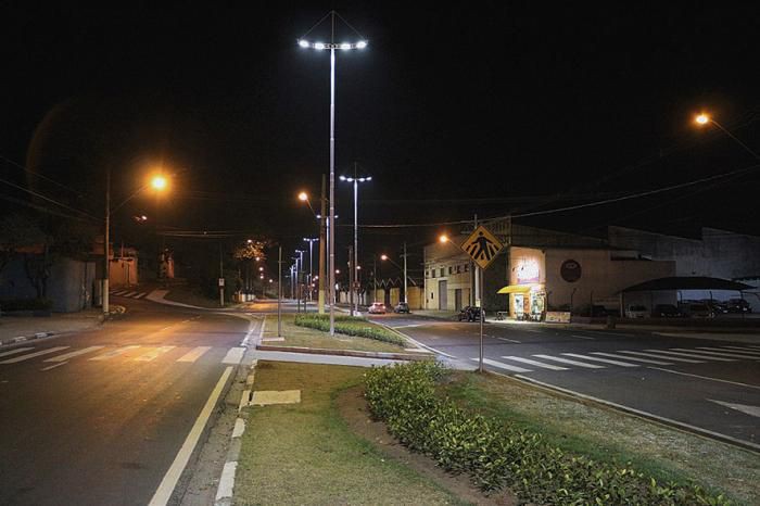 Trecho da Jerônimo de Camargo ganhou nova iluminação em LED