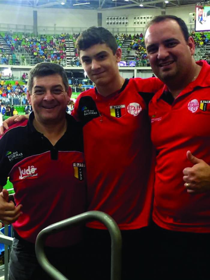 Judocas de Atibaia participaram de treinamento com campeão olímpico