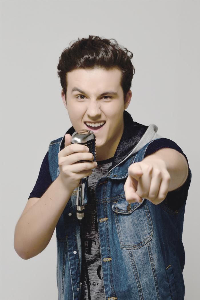 Matheus Santanielli de Atibaia canta e conquista vaga no time de Michel Teló no The Voice Brasil
